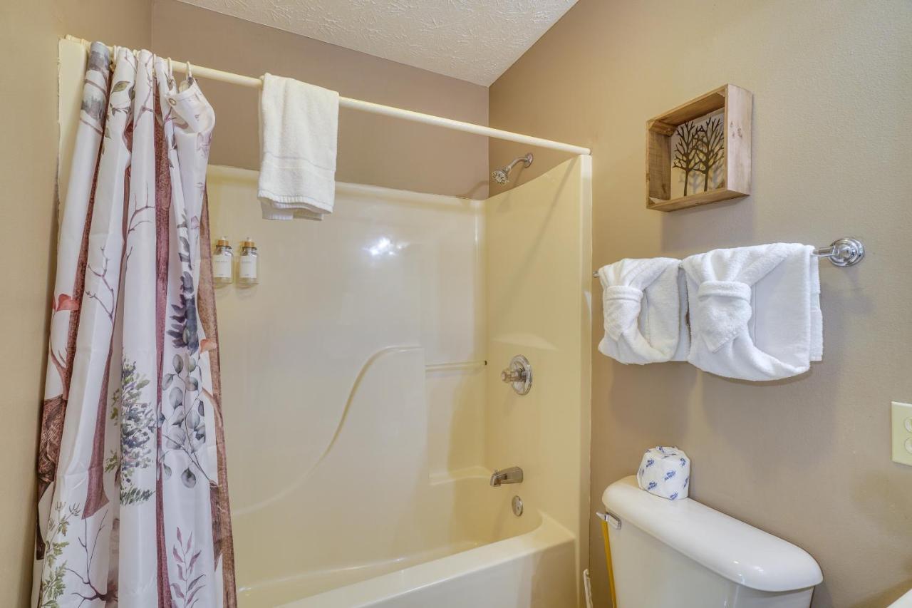 Gatlinburg Vacation Rental Balcony With Hot Tub! 外观 照片