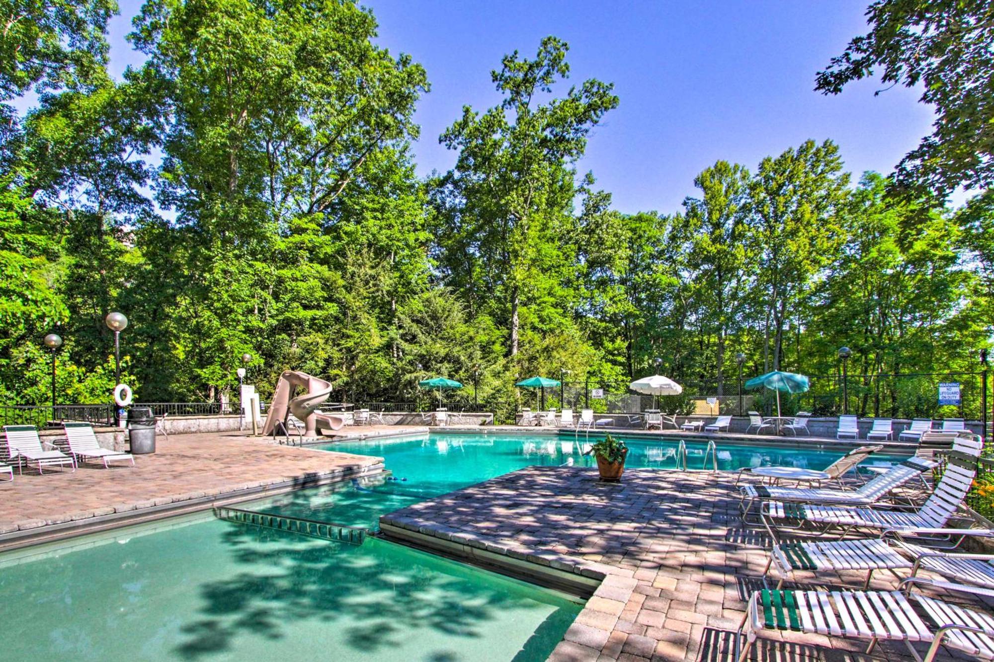 Gatlinburg Vacation Rental Balcony With Hot Tub! 外观 照片